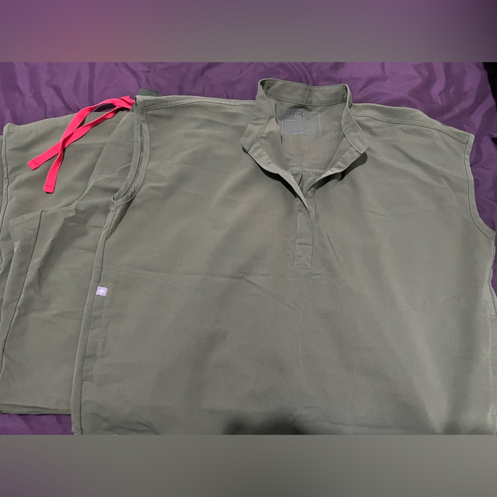 Large Kade Pants, Medium Rafael Top Green Figs with Pink String